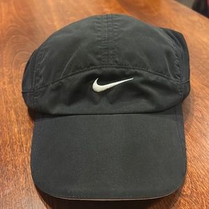 Nike Fit Dry Women’s Black Polyester Atletic Lightweight Running Workout Hat
